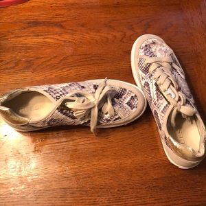 Guess snake/alligator print shoes